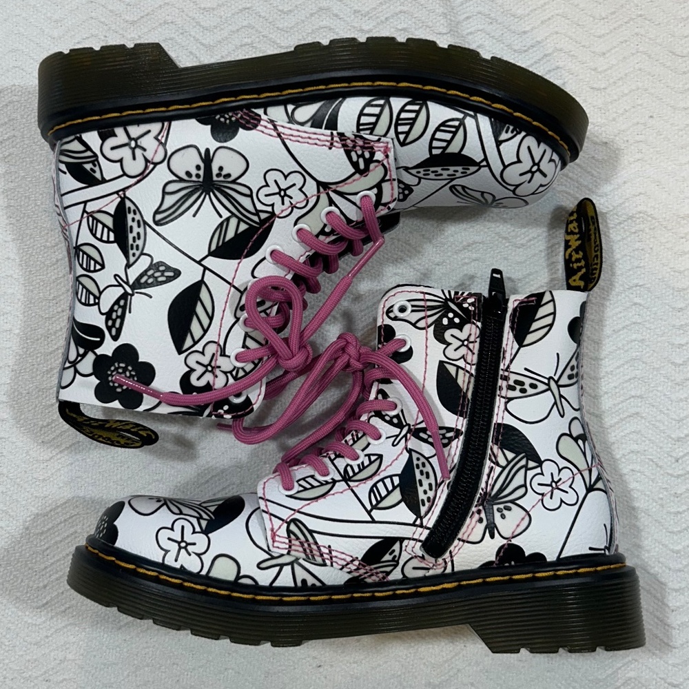 NEW Dr Martens JUNIOR 1460 Color Changing Lace Up Boot - size 1Youth